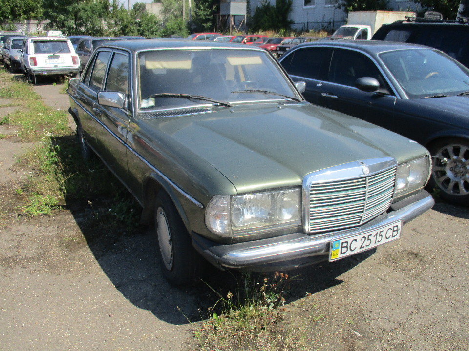 Мерседес 200д 1985