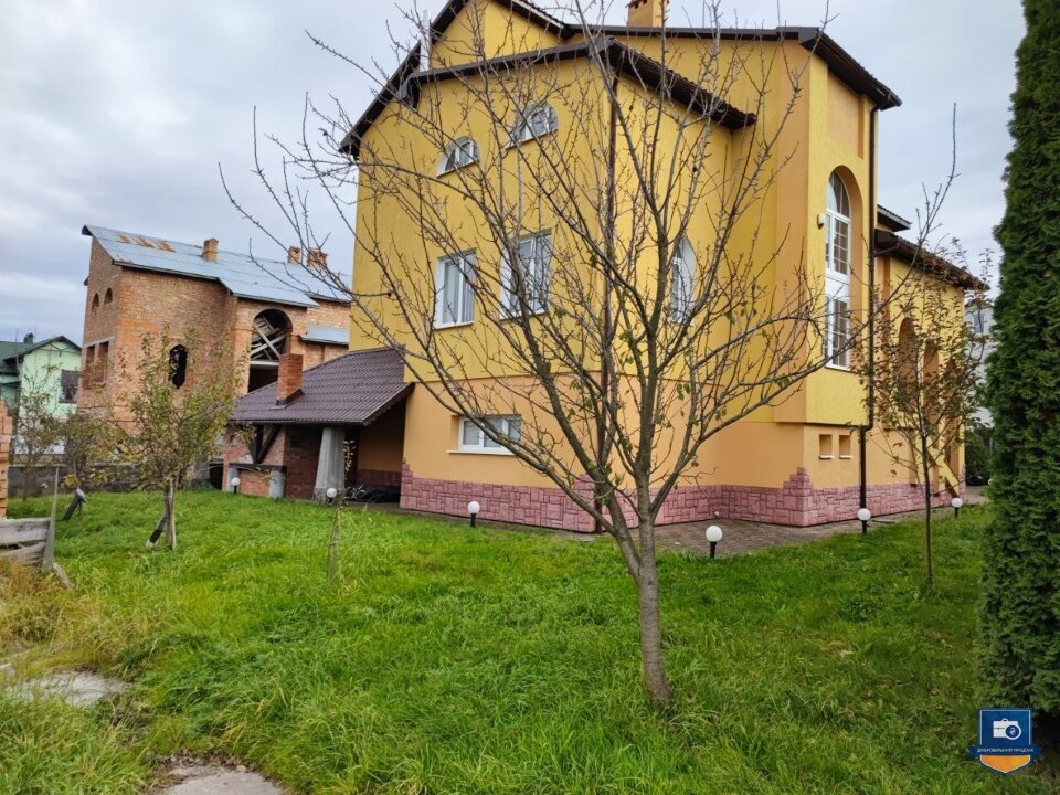 2 житлові будинки та зем. ділянка в Львівській обл. - Photo