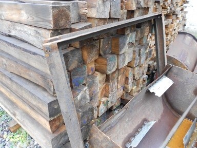 Металева рама довжиною 138 см, шириною 115 см, загальною вагою 20,5 кг ...