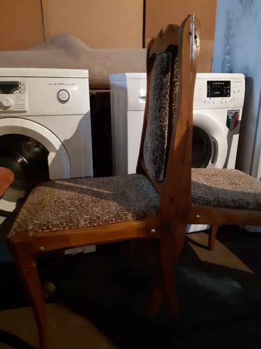 Крісло дерев’яне із м’якими вставками коричнево-чорних відтінків ...