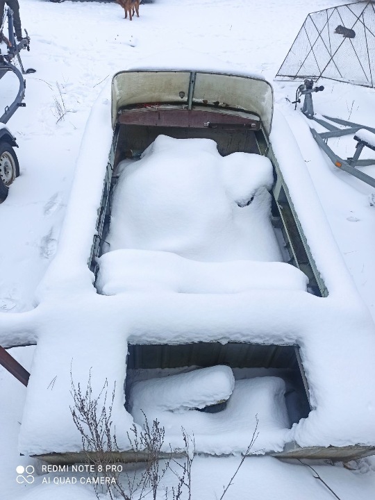 Дюралевий човен сірого кольору за маркуванням "6223 УКБ", бувший у ...