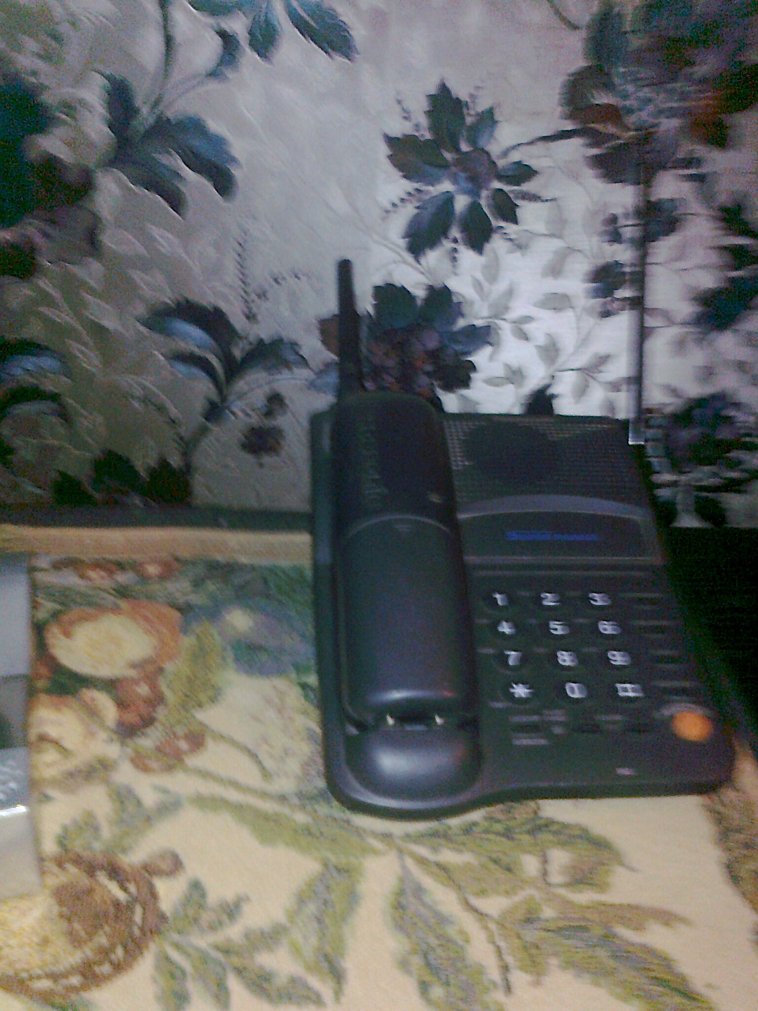 Телефон Panasonic , чорного кольору , б/к, робочий стан не перевірявся.