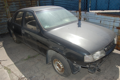 Легковий автомобіль OPEL VEKTRA, державний номер 17577НЕ, 1991 року випуску.