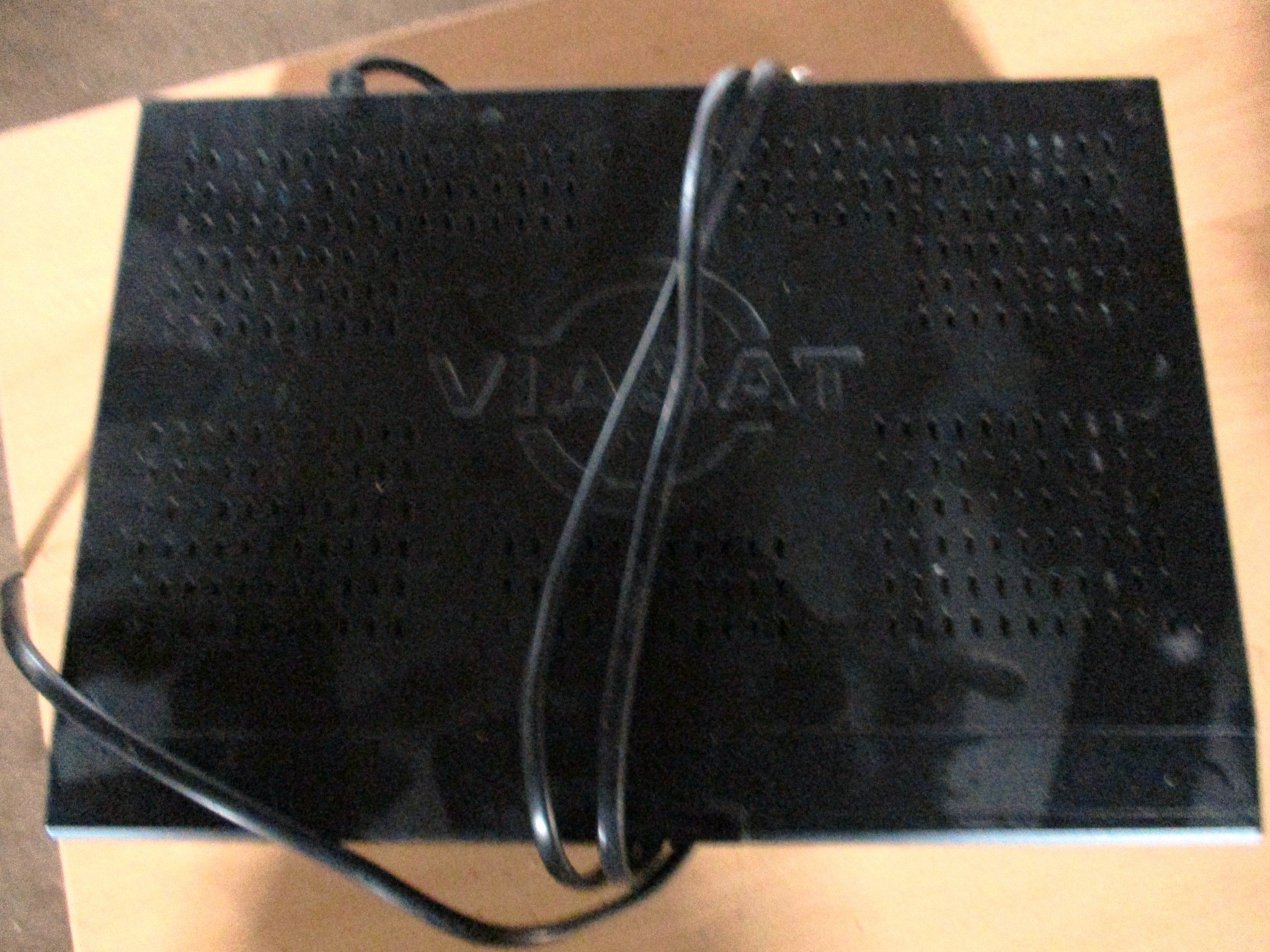 Тюнер марки Viasat, с/н 1190333890678116, чорного кольору, б/к, робочий стан не перевірявся