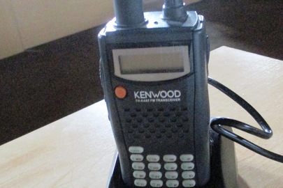 Рація марки KENWOOD, чорного кольору, б/к., робочий стан не перевірявся, із зарядним пристроєм