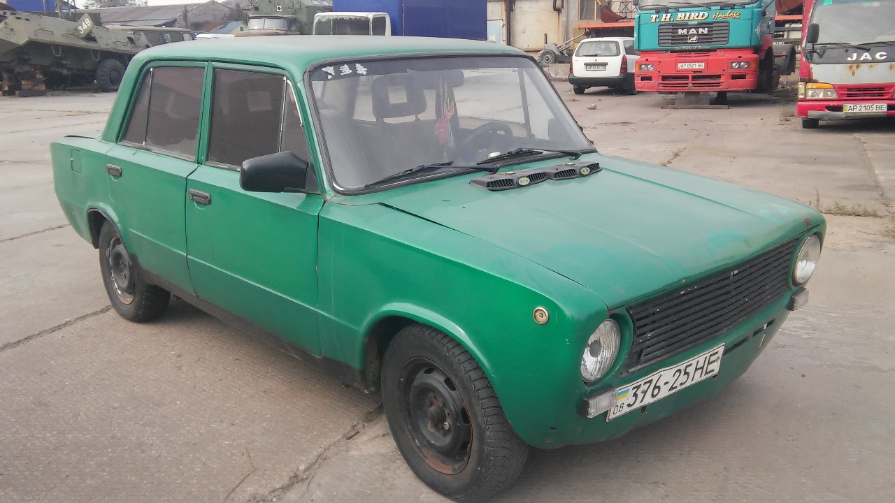 Легковий автомобіль ВАЗ 2101, 1982 року випуску, державний номер 37625НЕ, зеленого кольору, кузов №ХТА210100С4015747