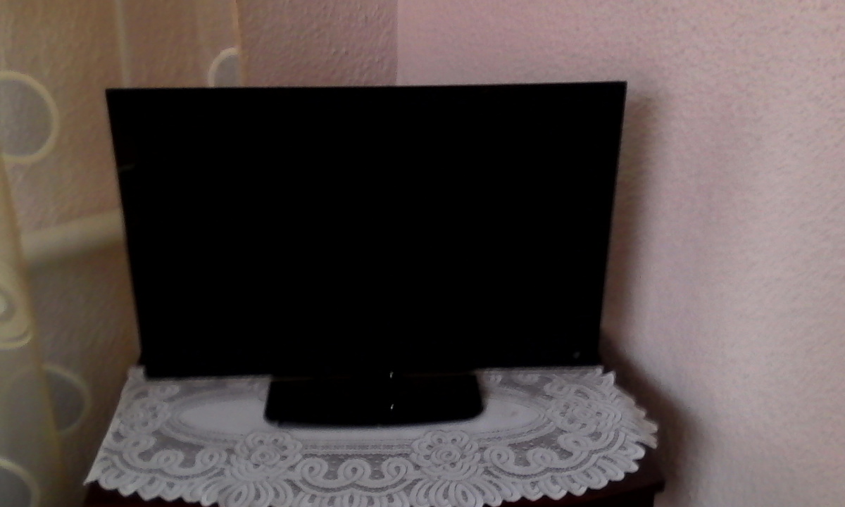 Телевізор TERRIS чорного кольору, кольоровий, б/к