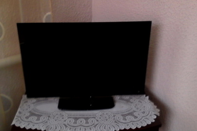 Телевізор TERRIS чорного кольору, кольоровий, б/к