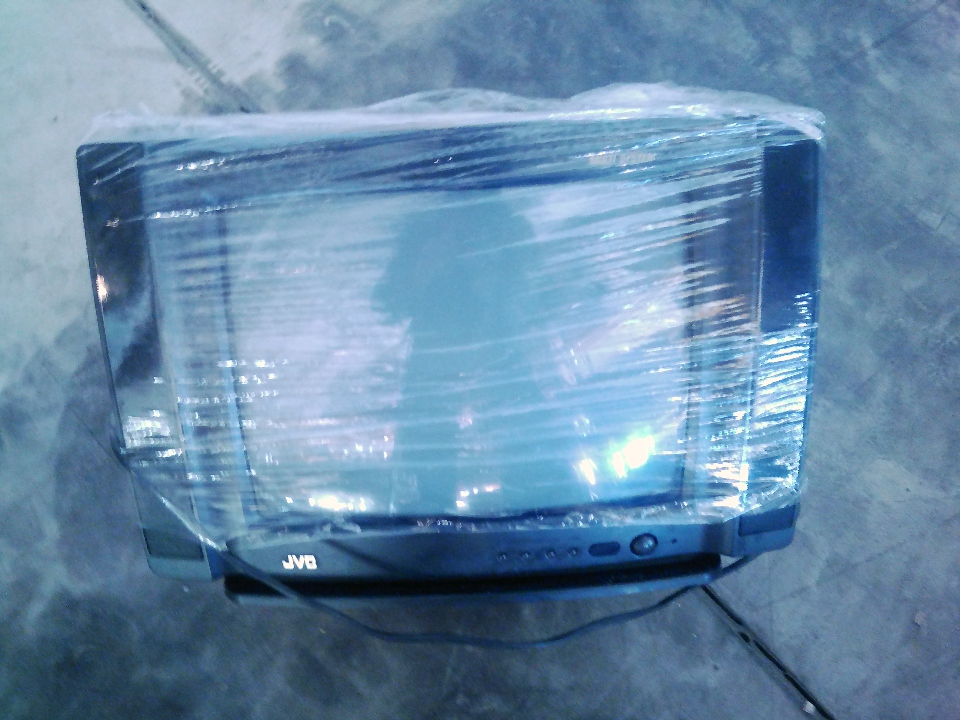 Телевізор JVC чорного кольору, модель С-14 W, б/в