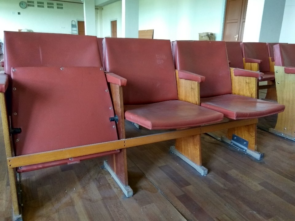 Крісла для глядацької зали в кількості 180 шт., інв. № 00м461