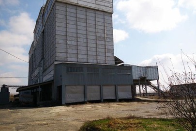 Комплекс будівель та споруд комбікормового заводу, загальною площею 12678,3 кв.м., що знаходиться за адресою: Харківська обл., Чугуївський район, смт Чкаловське, вул. Польова, 1