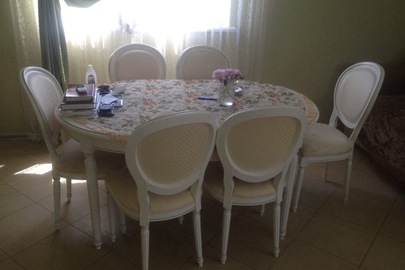 Кухонний (столовий) набір  (стіл та 6 крісел із м'якою обшивкою світло-молочного кольору)