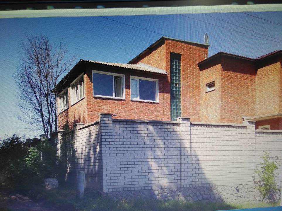 Предмет іпотеки: житловий будинок з надвірними будівлями, загальною площею 298,9 кв.м., розташований: м. Харків, вул Гризодубова, буд.68