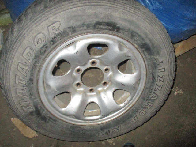 Запасне колесо до автомобіля  в кількості 1 шт., б/в