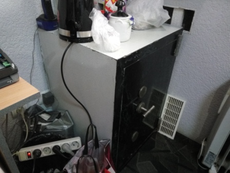 Сейф металевий