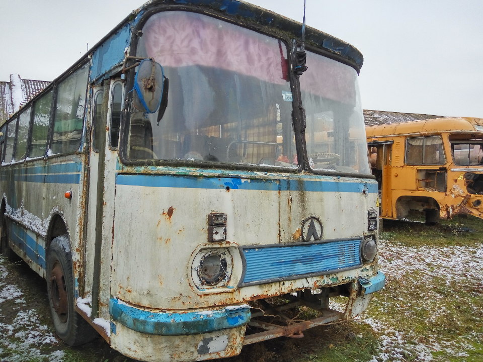 Автобус марки ЛАЗ 695, синього кольору, 1986 року випуску, № кузова 104606, ДНЗ 00930ВІ
