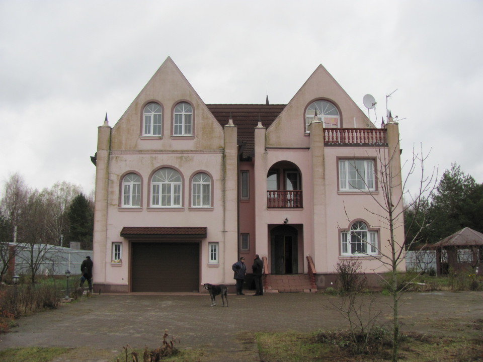 ІПОТЕКА: Житловий будинок площею 380.2 кв.м., з надвірними будівлями, та земельна ділянка площею 0.2500 га, К/Н 3221888002:27:153:0102, що розташовані за адресою: Київська обл., Вишгородський р-н, с. Боденьки, вул. Старе Село, 11