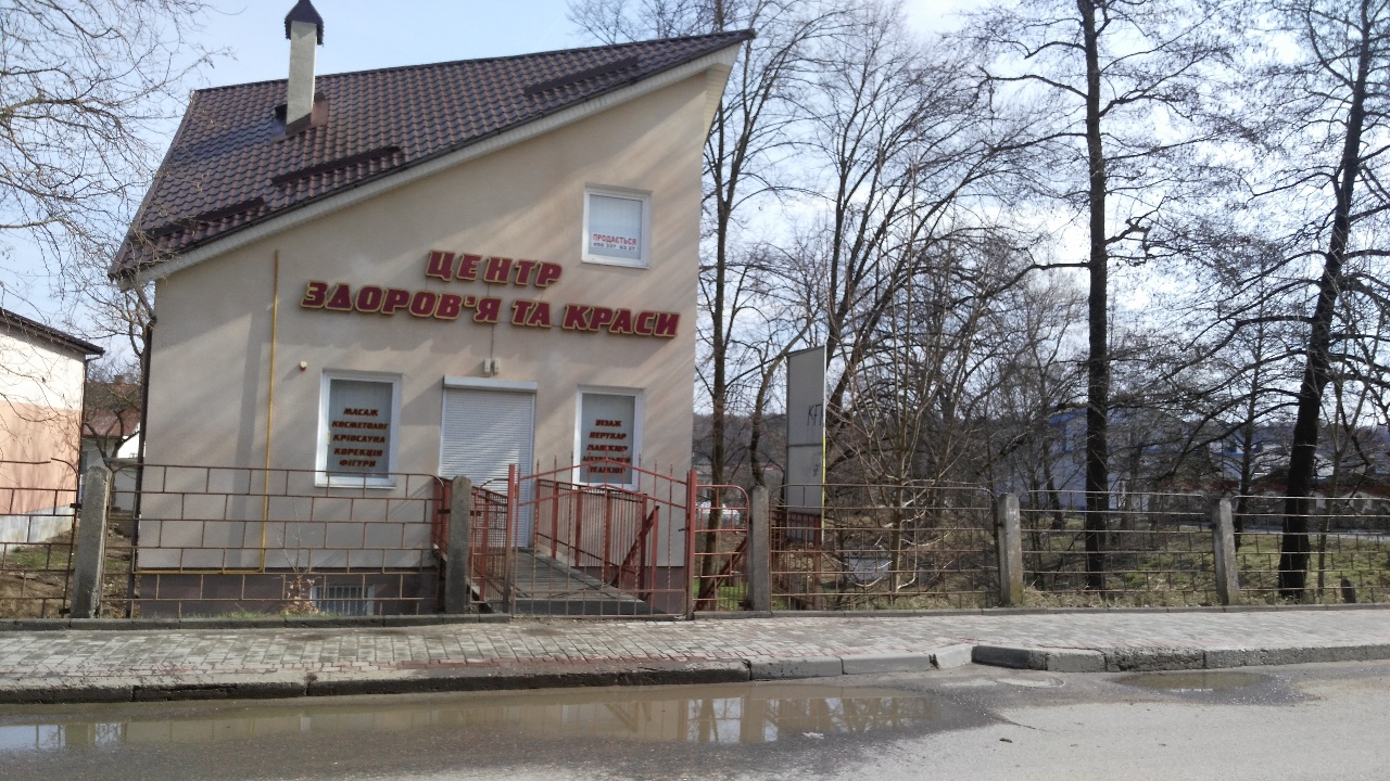 Предмет іпотеки: нежитлова будівля заг. пл. 114.20 кв.м. та земельна ділянка пл. 0.0186 га для обслуговування магазину, кадастровий номер 4625350100:01:002:0154, що знаходиться за адресою:Львівська обл., м.Моршин, вул.І.Франка, 25А