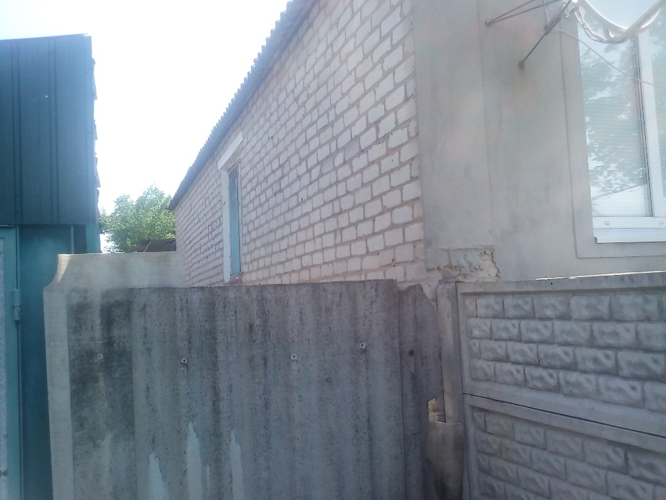 ІПОТЕКА: житловий будинок з надвірними будівлями загальною площею 91,2 кв.м., за адресою: Харківська обл., Великобурлуцький район, с. Горяне, вул.Садова, 14