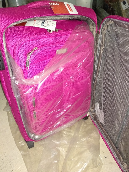 Комплект чемоданіх з 2-х штук, комплект чемоданів з 3-х штук, сумки дорожні у кількості 2 шт.