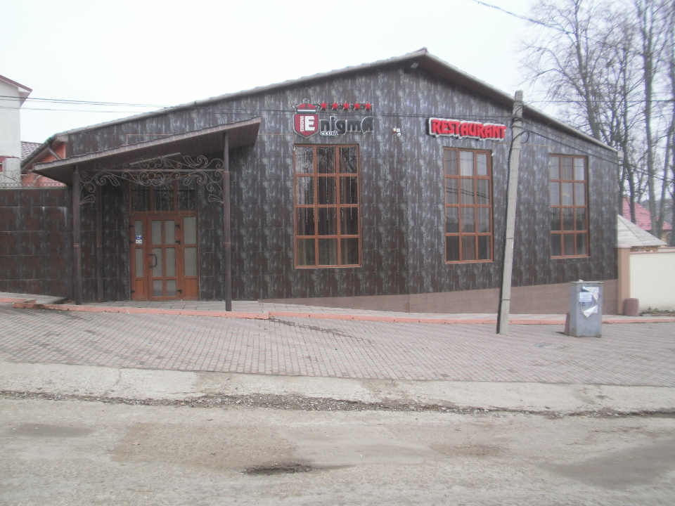 Предмет іпотеки. Торгівельний павільйон, диско-бар з належними будівлями та спорудами загальною площею 619,4 м² та земельна ділянка площею 0,0723 га, КН 7325087600:01:001:0036, за адресою:Чернівецька обл., Хотинський р-н, с.Рукшин, вул.Головна, 32а