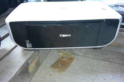Сканер Canon, білого кольору, у неробочому стані, без кабелю живлення