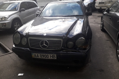 Транспортний засіб Mercedes-Benz E 320, 1999 року випуску, ДНЗ : АА0900НВ, VIN номер: WDB2100821X016849