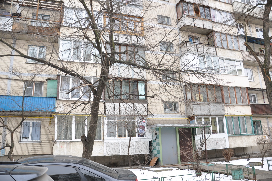ІПОТЕКА: Трикімнатна квартира № 34, загальною площею 61.70 кв.м., що знаходиться за адресою: м. Київ, вул. Братиславська, 42