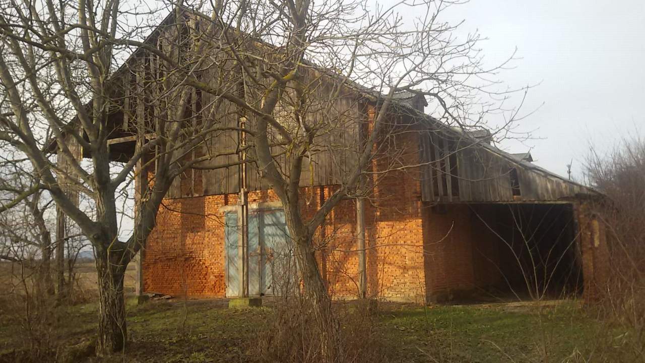 ІПОТЕКА. Майновий комплекс, загальною площею 2087.3 кв.м. та земельна ділянка, загальною площею 1.6364 га., кадастровий № 2122782805:00:001:1316, що знаходяться за адресою: Закарпатська обл., Мукачівський р-н., с. Червеньово, вул. без назви, 59