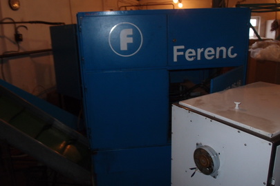 Напівавтоматична машина видуву ПЕТ пляшок 2,0 л типу «FERENC»
