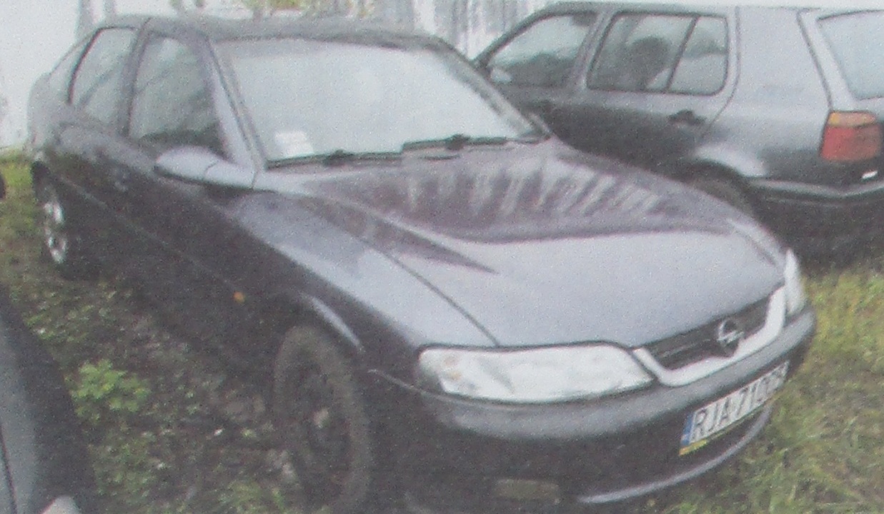 Автомобіль марки Opel Vektra, 1996 року випуску, № куз. WOL000038T5164658, р.н. RJA71005, синього кольору, об'єм двигуна - 1598 см. куб., бензин