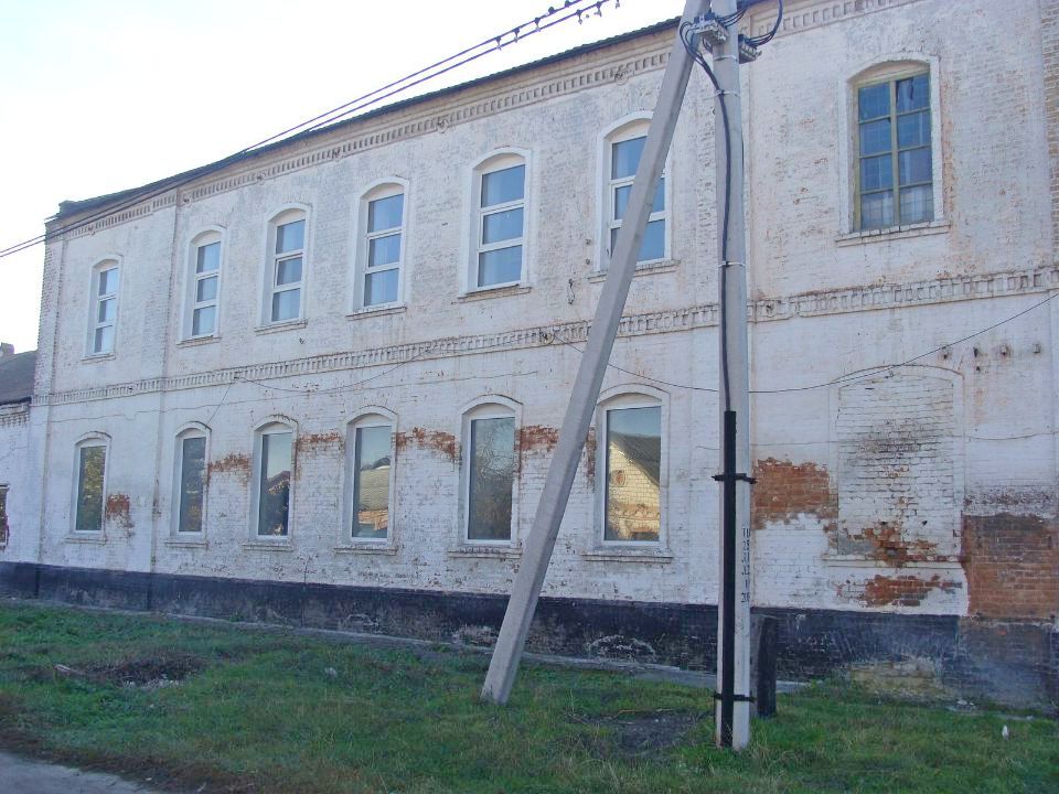ПРЕДМЕТ ІПОТЕКИ. Комплекс будівель, загальна площа 4306,08 кв. м, розташований за адресою: вул. Херсонська, буд. 10, м. Кропивницький, Кіровоградська обл.