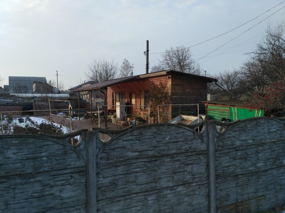 Літня кухня площею 27,0 кв.м.,та земельна ділянка площею 0,1025 га, кадастровий номер 7425586000:01:000:0197, що розташована за адресою: Чернігівська обл, Чернігівський р-н, с. Трисвятська Слобода, вул. Чкалова, 2