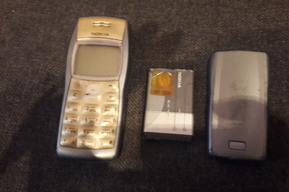 Мобільний телефон "Nokia" у кількості - 1 шт. та мобільний телефон "Sony Ericsson" у кількості - 1 шт.