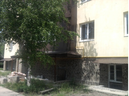 Іпотека: нежитлове приміщення загальною площею 89,8 кв.м. розташоване в цокольному поверсі за адресою: Харківська обл., м. Чугуїв, вул. Леонова, 29