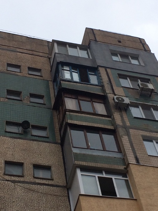 Іпотека. 1/3 частина трикімнатної квартири заг. площею 65,5 кв.м. за адресою: Дніпропетровська обл., м. Кривий Ріг, мікрорайон Сонячний, буд. 43, кв. 67