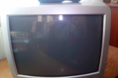 Телевізор кольоровий "TOSHIBA", сріблястого кольору, № 38В04282, в неробочому стані, б/в