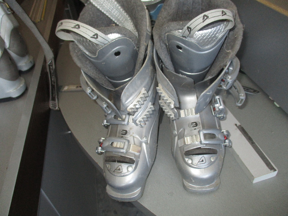 Черевики для гірських лиж марки Dolomite, сірого кольору, розмір 24.0-24.5, б/в