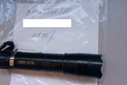 Ліхтар чорного кольору з написом Police - 10000 KV