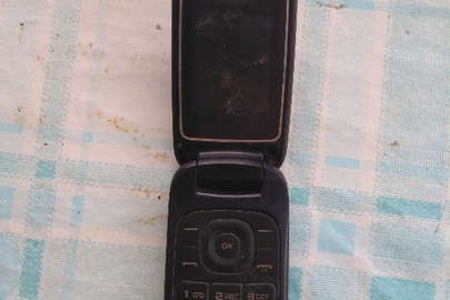 Мобільний телефон "Samsung GT-E 1270"