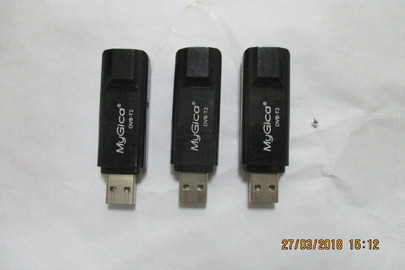 Рухоме майно в кількості трьох штук (три USB тюнери Mygical DVB T2 чорного кольору)