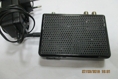 Тюнер UZC M2 mini, SNR1508-000353 з приєднаним блоком живлення