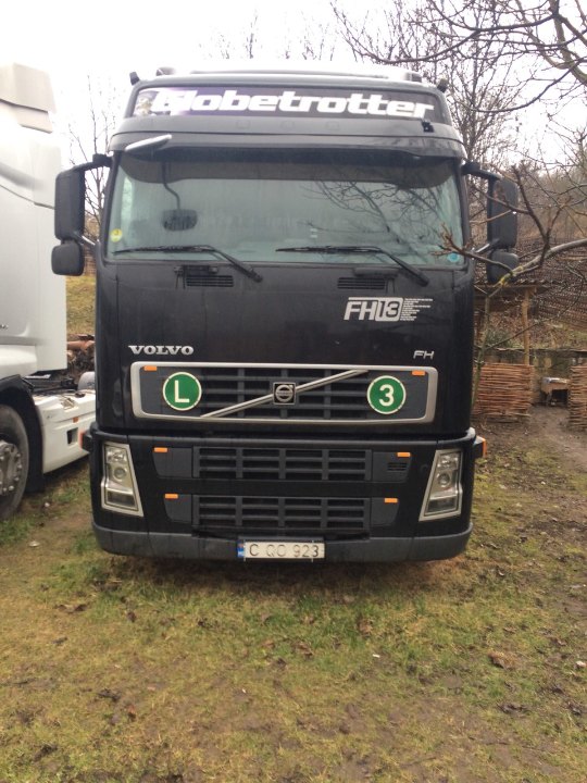 Транспортний засіб марки VOLVO FH440, 2006 року випуску, чорного кольору, номер кузова: YV2AS02A26B432466, реєстраційний номер CQO923