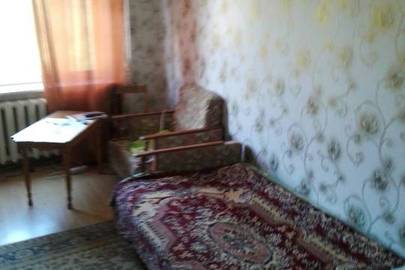 1/4 частина чотирикімнатної квартири № 6, загальною площею 77.7 кв.м., що знаходиться за адресою: Київська область, Білоцерківський район, м. Узин, вул. Поповича, 3