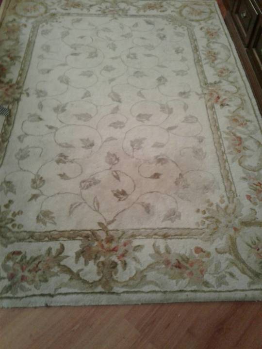 Набір килимів (3шт.), бежевого кольору з орнаментом, розмірами: 2,40 х 1,67 м. - 2 шт., 1,50 х 0,80 м. -1шт.