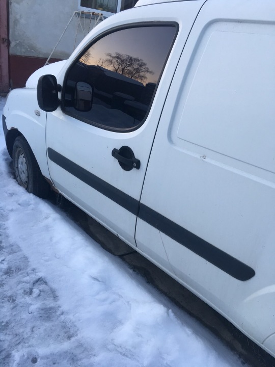 Автомобіль марки FIAT DOBLO, реєстраційний номер ВО6988АІ, 2007 року випуску, тип ТЗ-фургон малотонажний, білого кольору