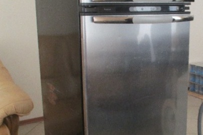 Холодильник  марки Whirlpool ARC 4020 IX