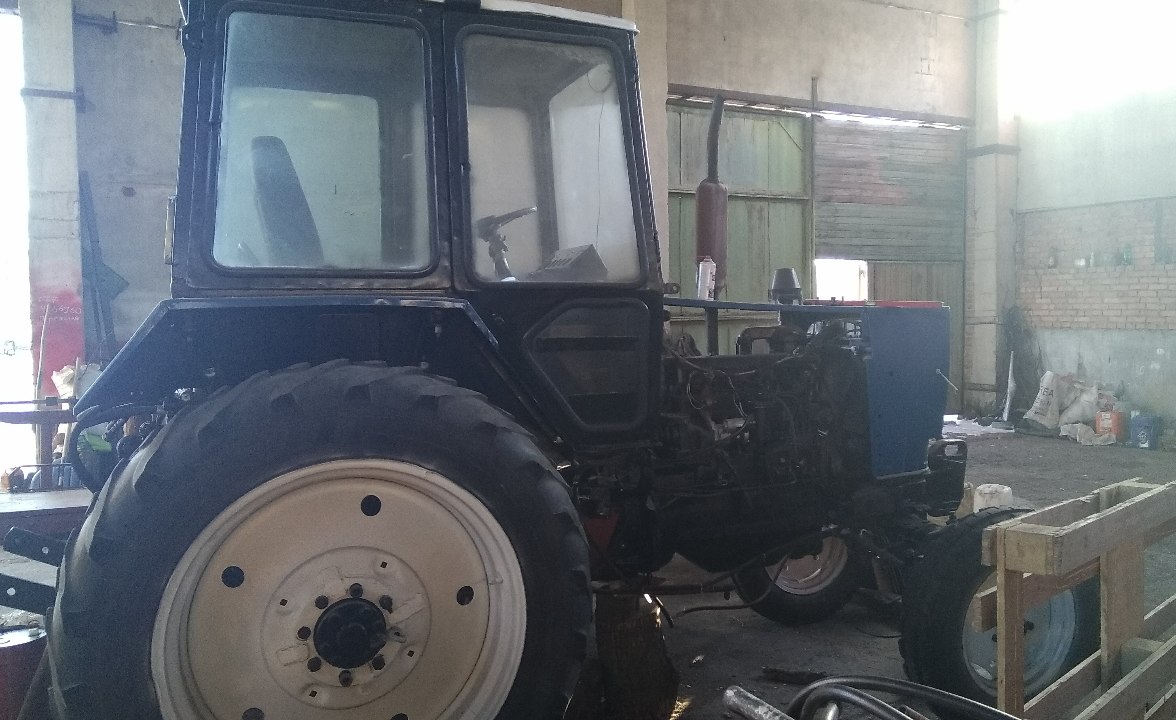 Колісний транспортний засіб: трактор колісний марки  ЮМЗ, модель - 6, синього кольору, ДНЗ 24726НО, 1984 року випуску, заводський номер 349004, № шасі 736153