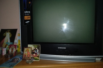 Телевізор "Samsung  Ultra slimfit" , 1 шт., чорного кольору , в робочому стані 