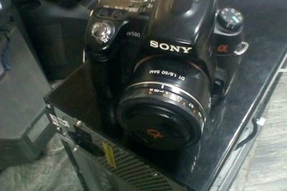 Фотоапарат SONY F580 з об'єктивом